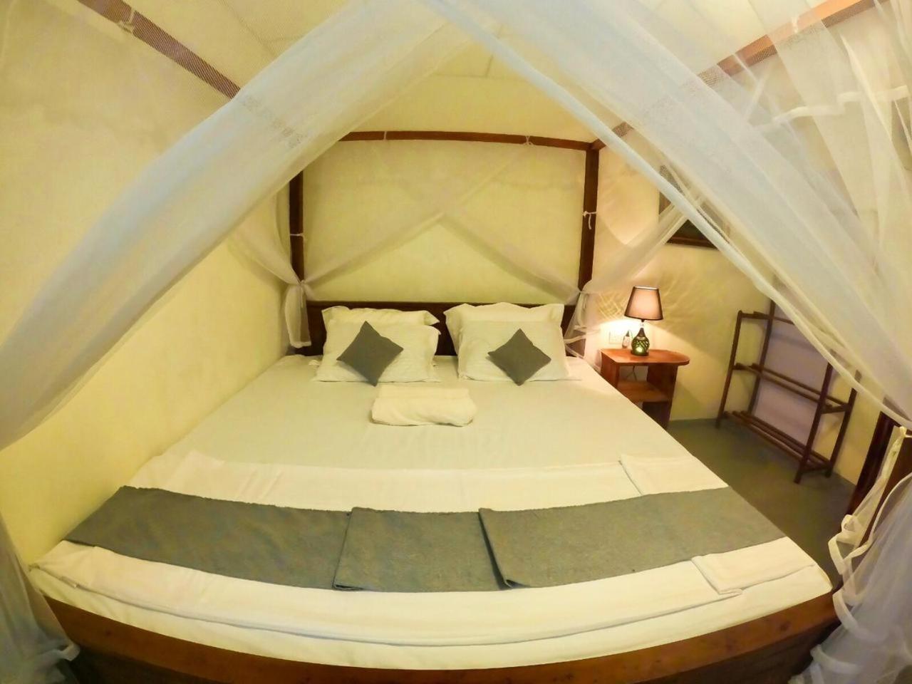 Ostello Surf Resort Ahangama Bagian luar foto