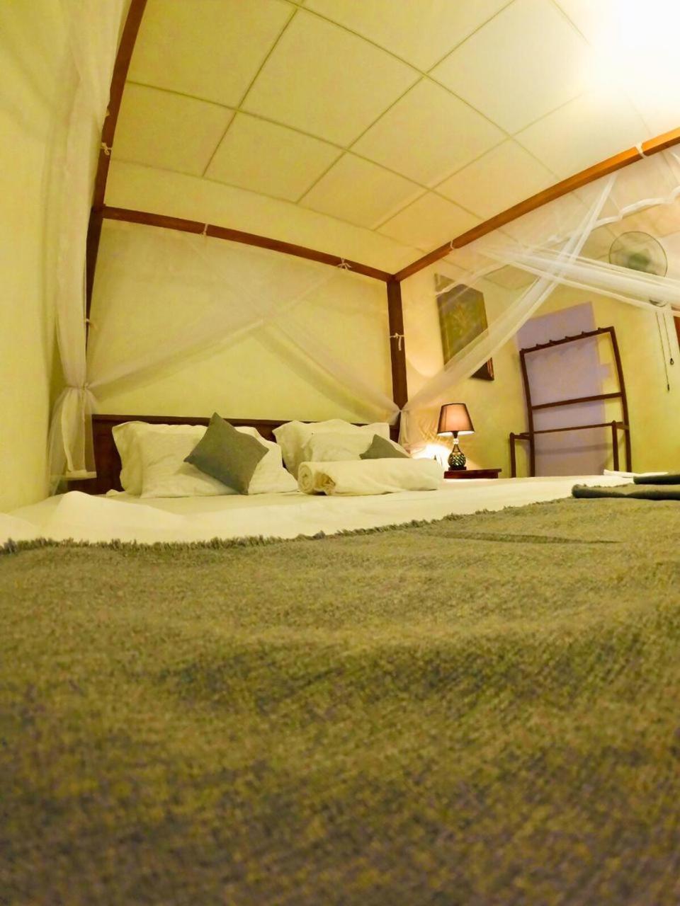 Ostello Surf Resort Ahangama Bagian luar foto