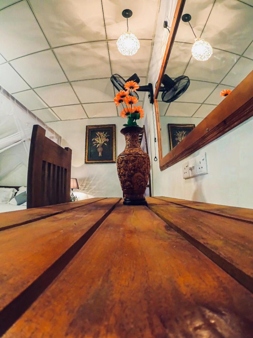 Ostello Surf Resort Ahangama Bagian luar foto