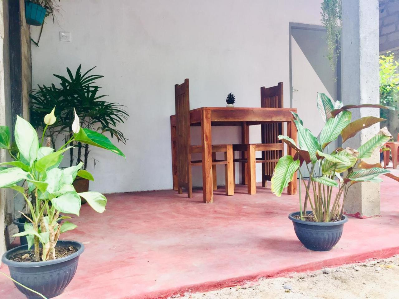 Ostello Surf Resort Ahangama Bagian luar foto
