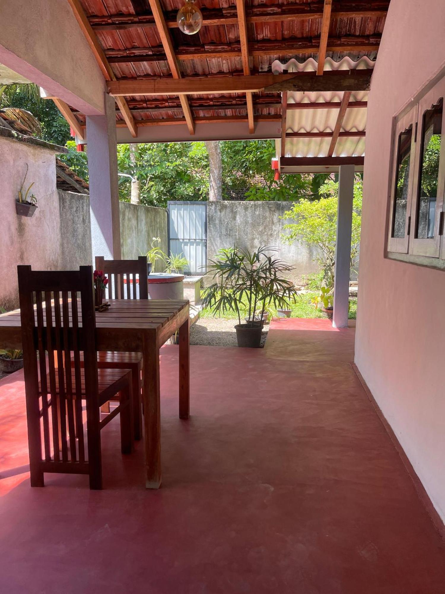 Ostello Surf Resort Ahangama Bagian luar foto